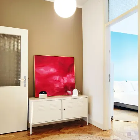 E36 - Ac & Parking - Bright & Spacious Apartment