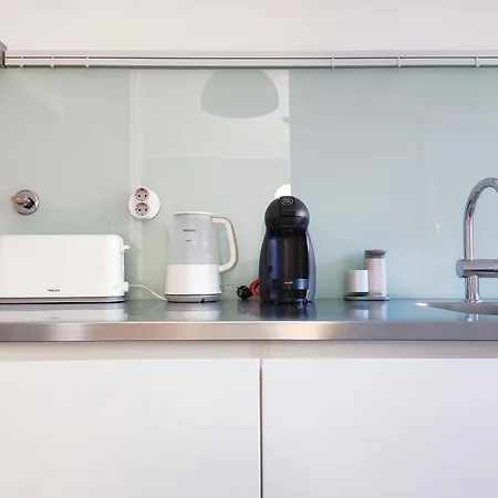 E36 - Ac & Parking - Bright & Spacious Apartment Lejlighed *