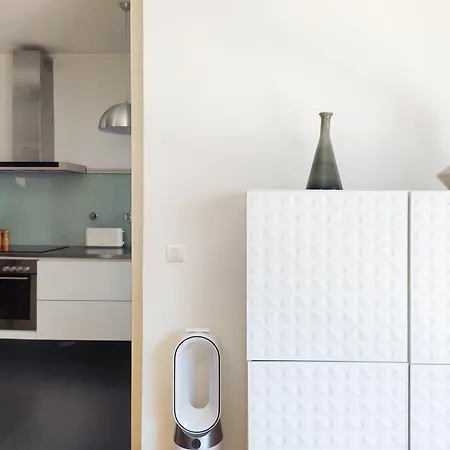 E36 - Ac & Parking - Bright & Spacious Apartment Lejlighed *