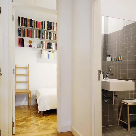 E36 - Ac & Parking - Bright & Spacious Apartment Lejlighed