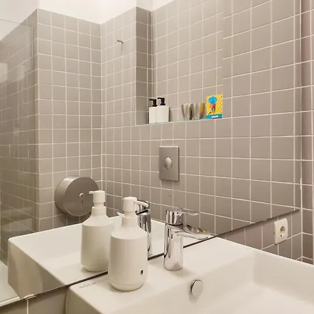 E36 - Ac & Parking - Bright & Spacious Apartment Lejlighed *